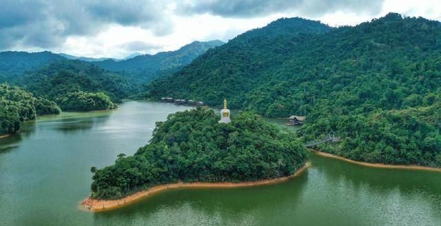 海南一处神秘小岛，没有海只有山地湖泊，堪称热带雨林的精品