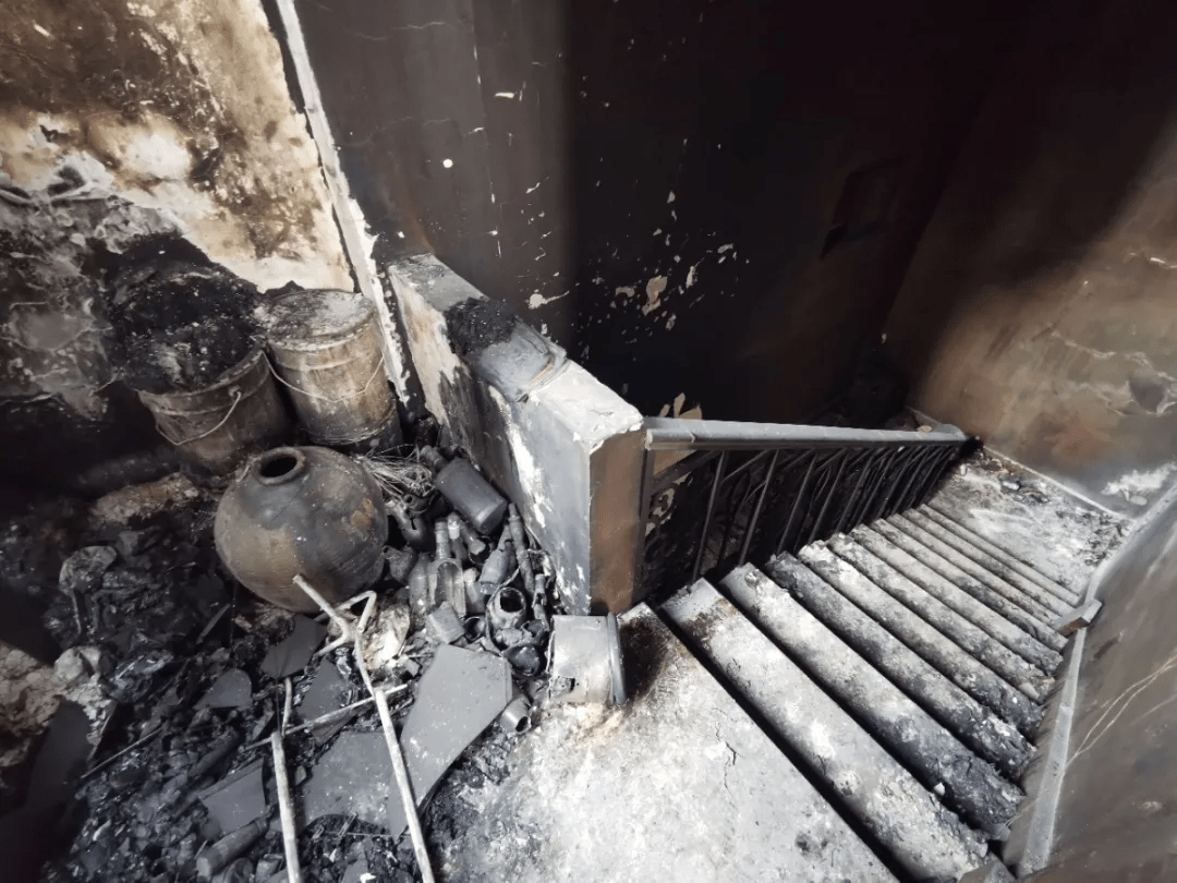 【城事】花都一民房突发大火,6人被困_火灾