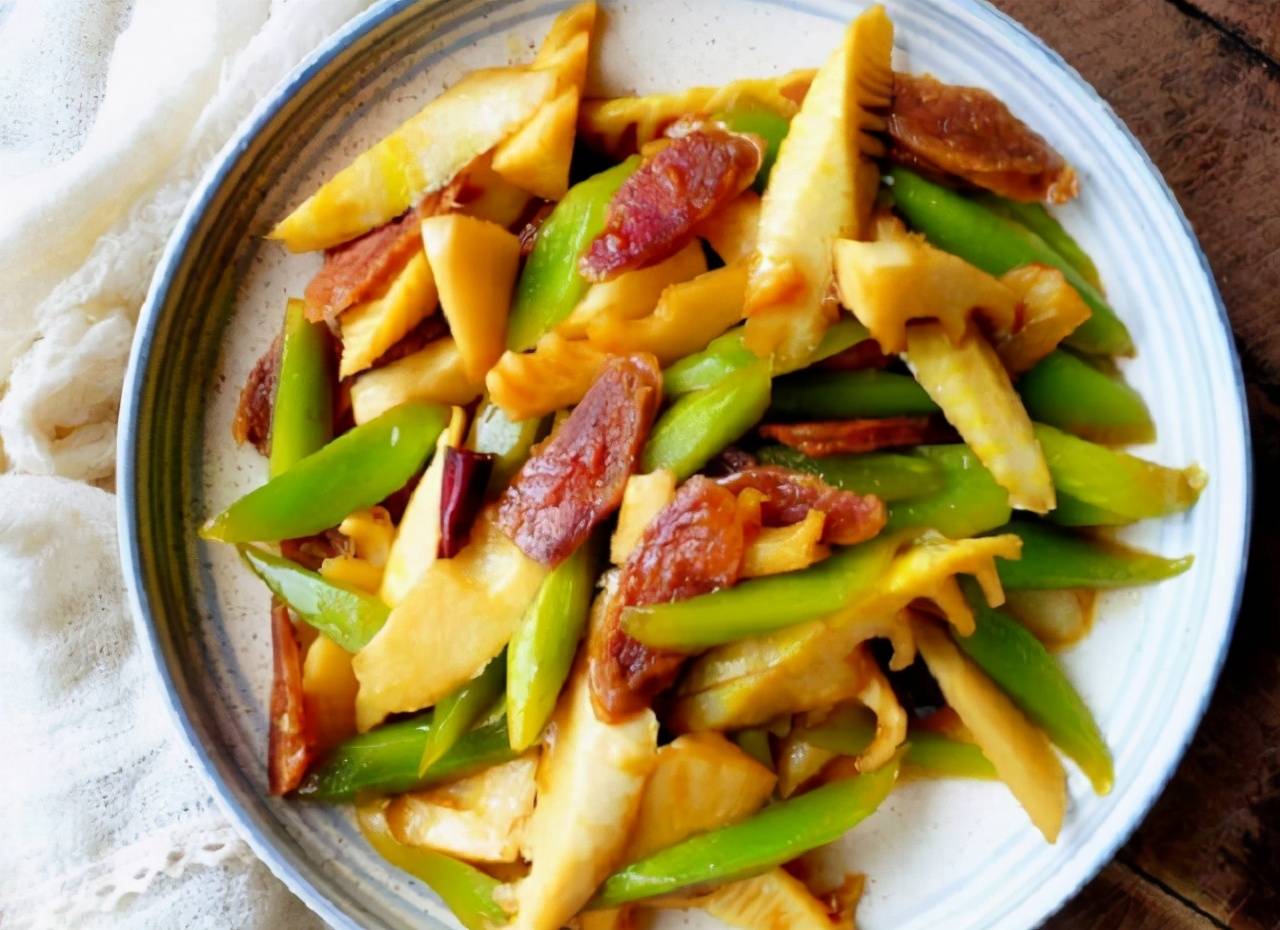 原创炒冬笋前到底用不用焯水学会这么做冬笋爽脆可口还入味