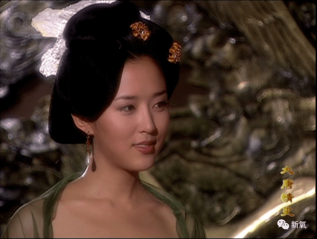 第二位出场的是颜丹晨饰演的杨妃.