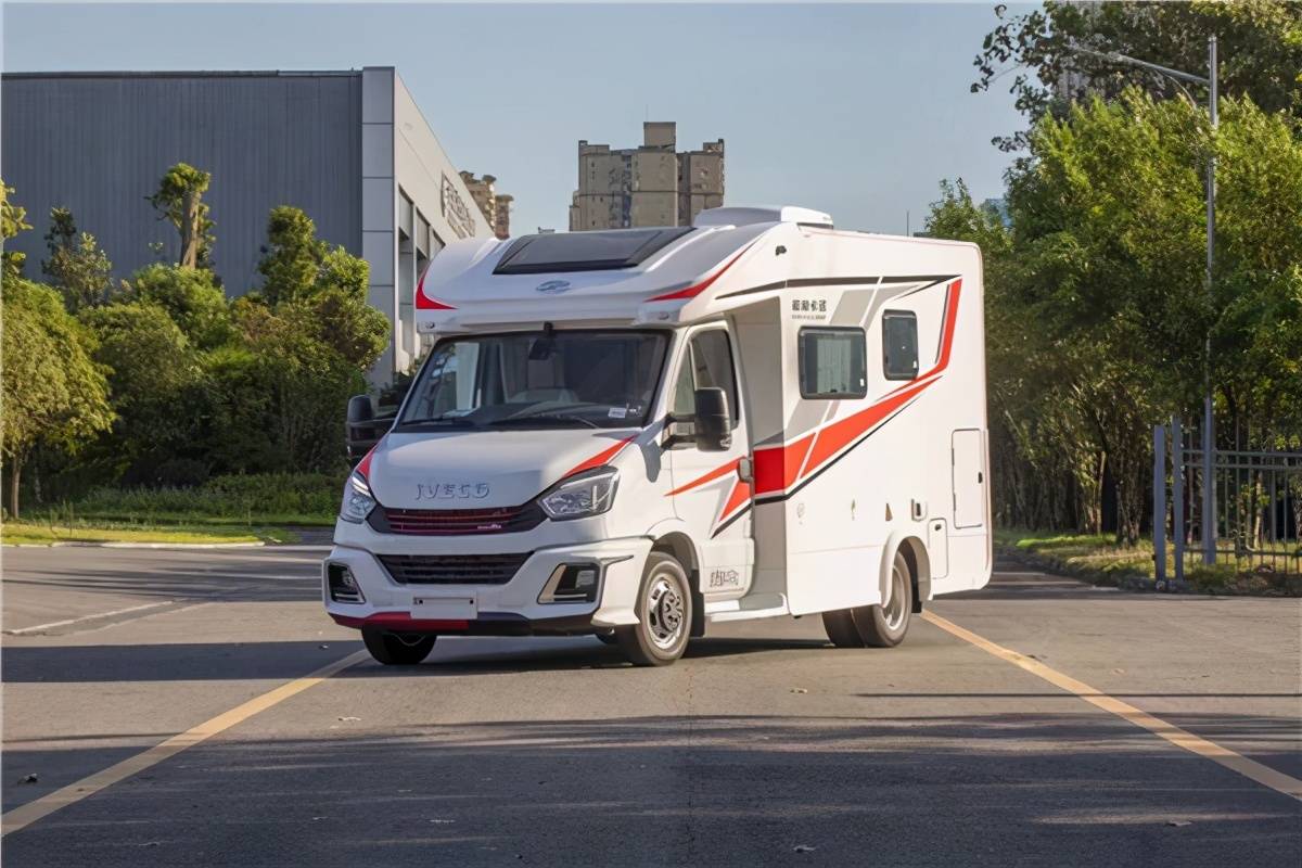 金冠格林卡诺f329f宾歌系列依维柯房车,小额头后拓展布局