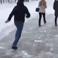 搞笑gif图段子永远不知道女生可以有多主动男生可以有多冷漠