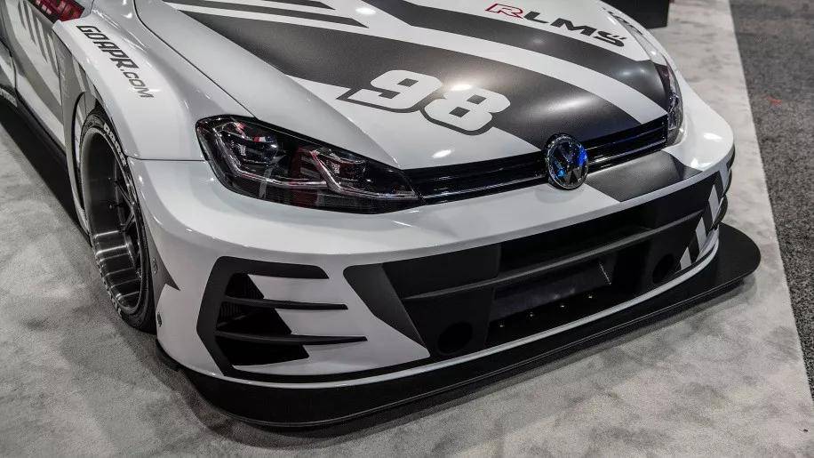 赛道怪兽536匹宽体大众高尔夫