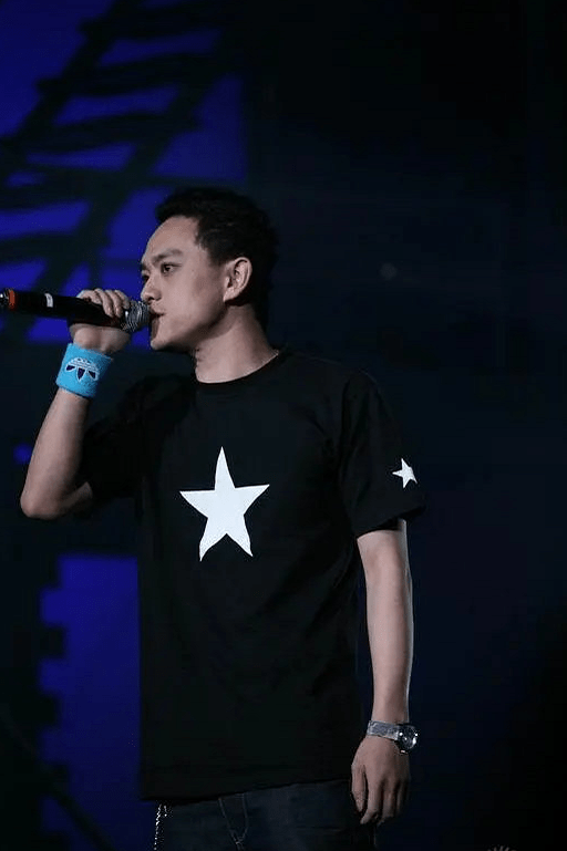 音乐人赵英俊离世,享年43岁,他的"小红花"鼓励温暖了很多人!