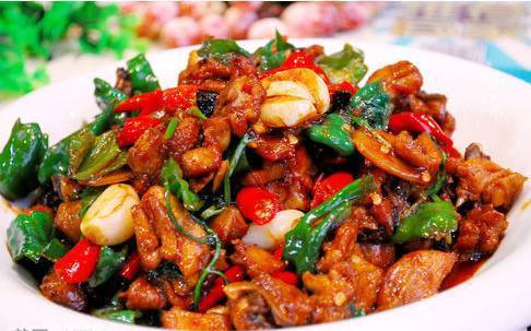 为年夜饭收藏,不一样的辣子鸡,色泽艳丽,口感鲜嫩多汁
