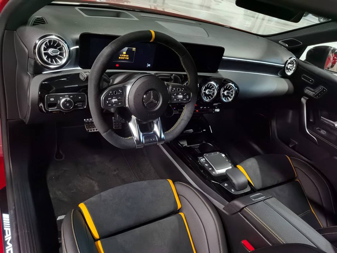 奔驰amg a45s 熔岩红/黑内 最新款