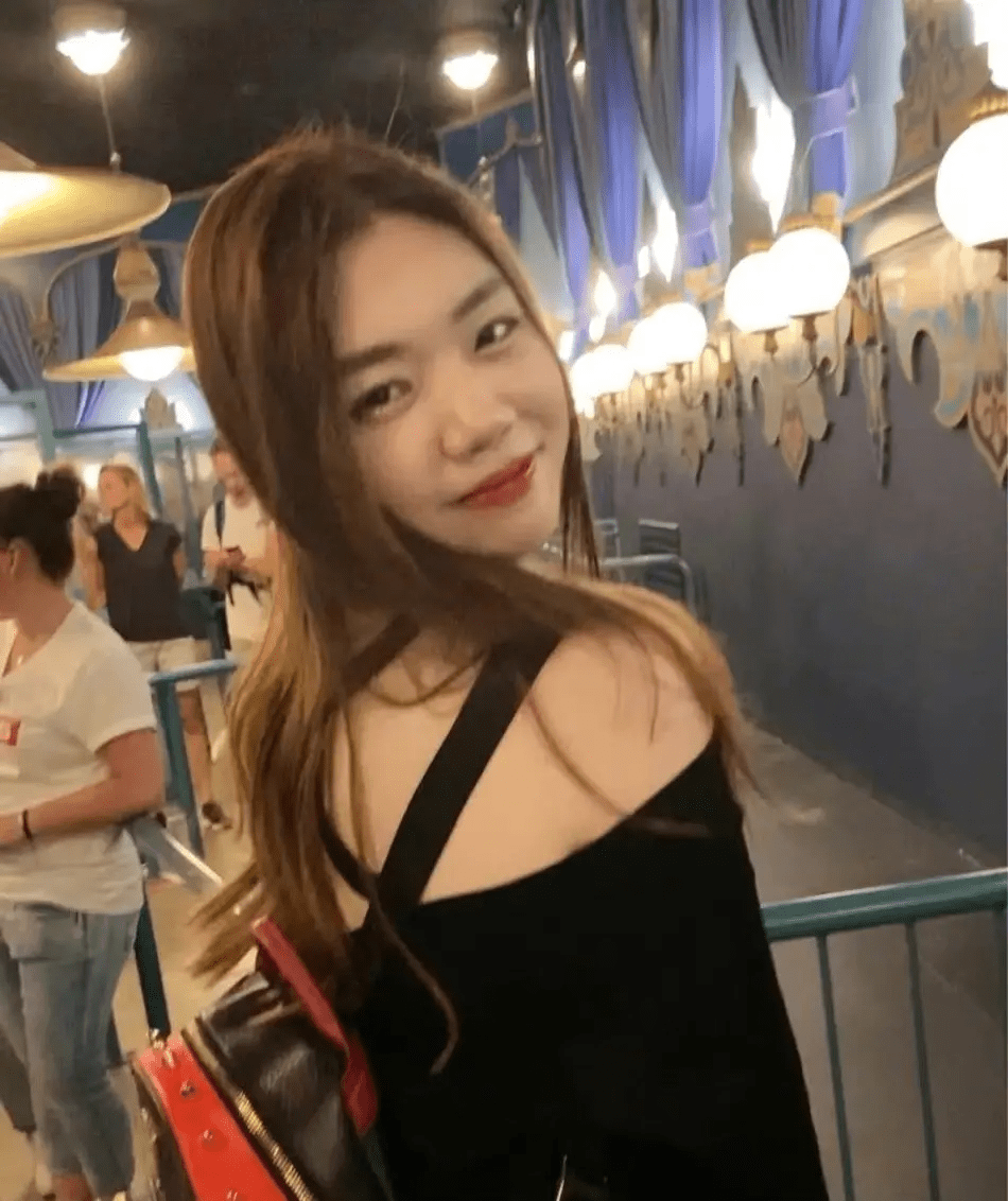 荷甲海牙中国球员李嗣镕姐姐李衍慧神仙颜值美照-搜狐大视野-搜狐新闻