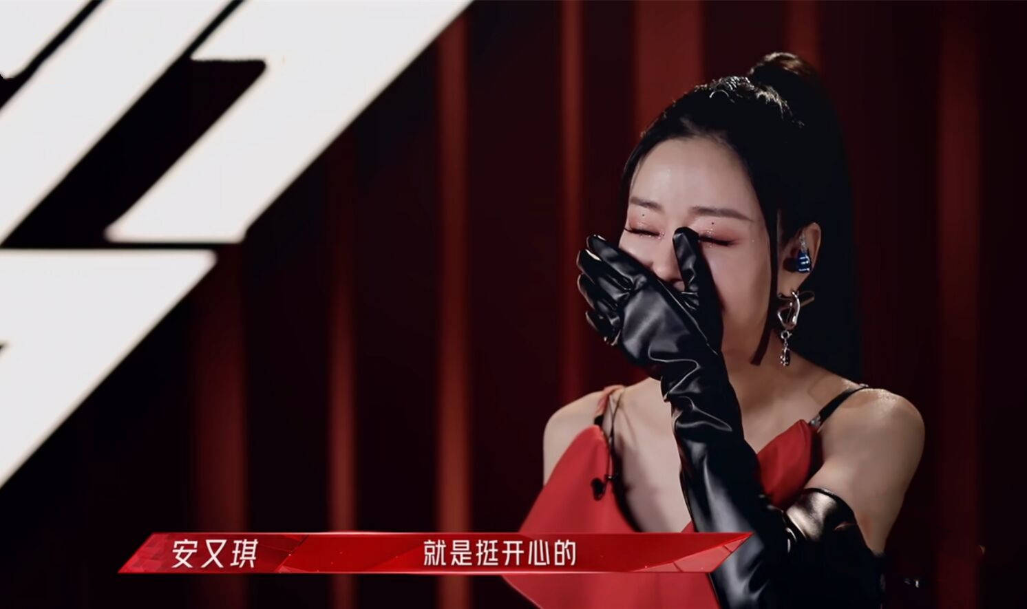 乘风破浪首轮公演:《木兰》成炮灰,安又琪遭淘汰,张柏芝争议大