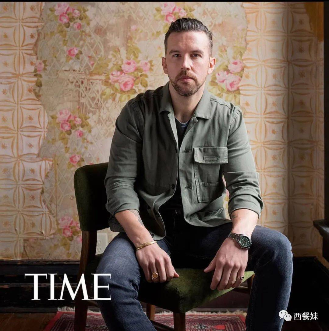 成为首位签约大型公司的同性艺人!_osborne