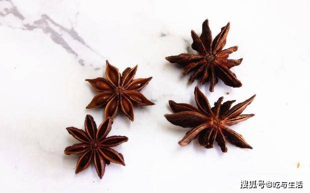 买八角 要认清八角和莽草 摊主教您一招 以后别再买错了 二姐