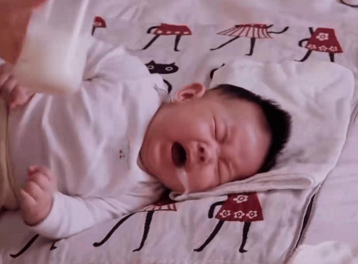婴儿怎么喂药不会呛到 371ab61a18a74bad9e3bd6bc90451941.png