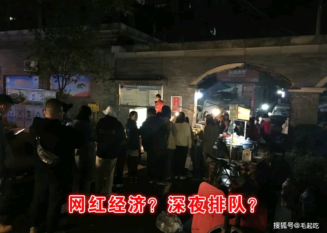 漠河舞厅门口的惊魂一幕，网红店前两男子持械互殴事件纪实