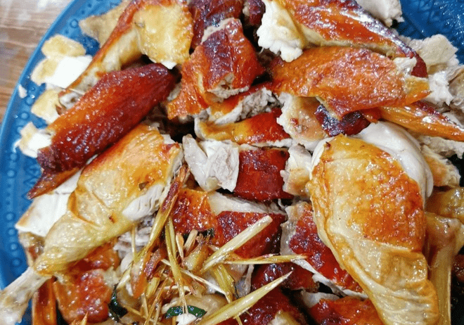 不用下馆子,在家也能做皮酥肉嫩,味道浓郁的泰式香茅草烤鸡