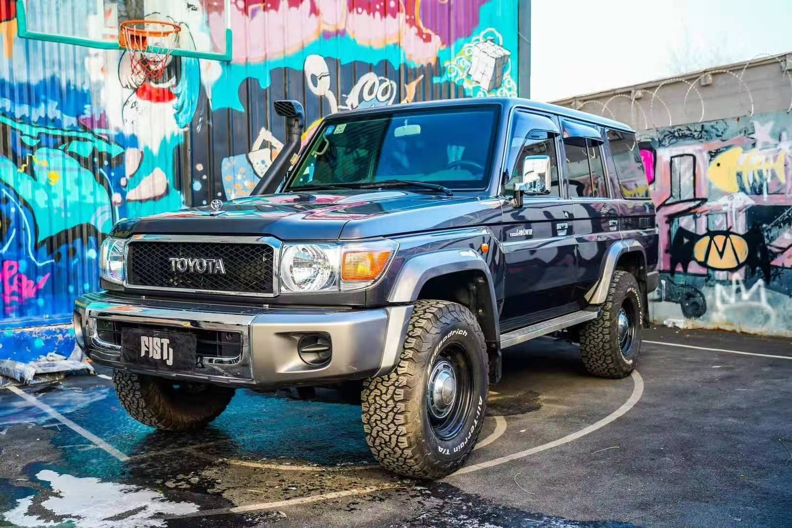 6缸动力 四驱,车长5米,复古版陆巡lc亮相,比路虎卫士还霸气