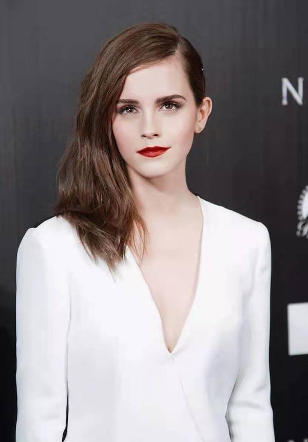 原创艾玛沃森和新男友街头拥抱年仅30情史丰富网友情史堪比霉霉