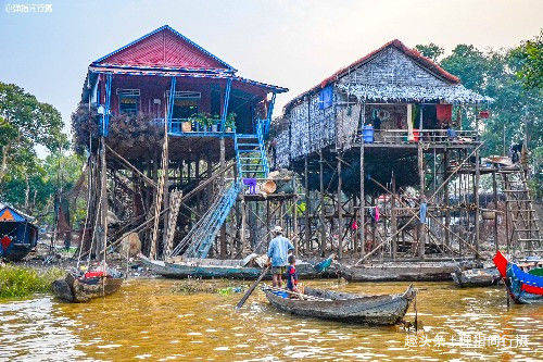 柬埔寨最奇特的村庄，村民世居湖中，安享清贫的“世外桃源”生活