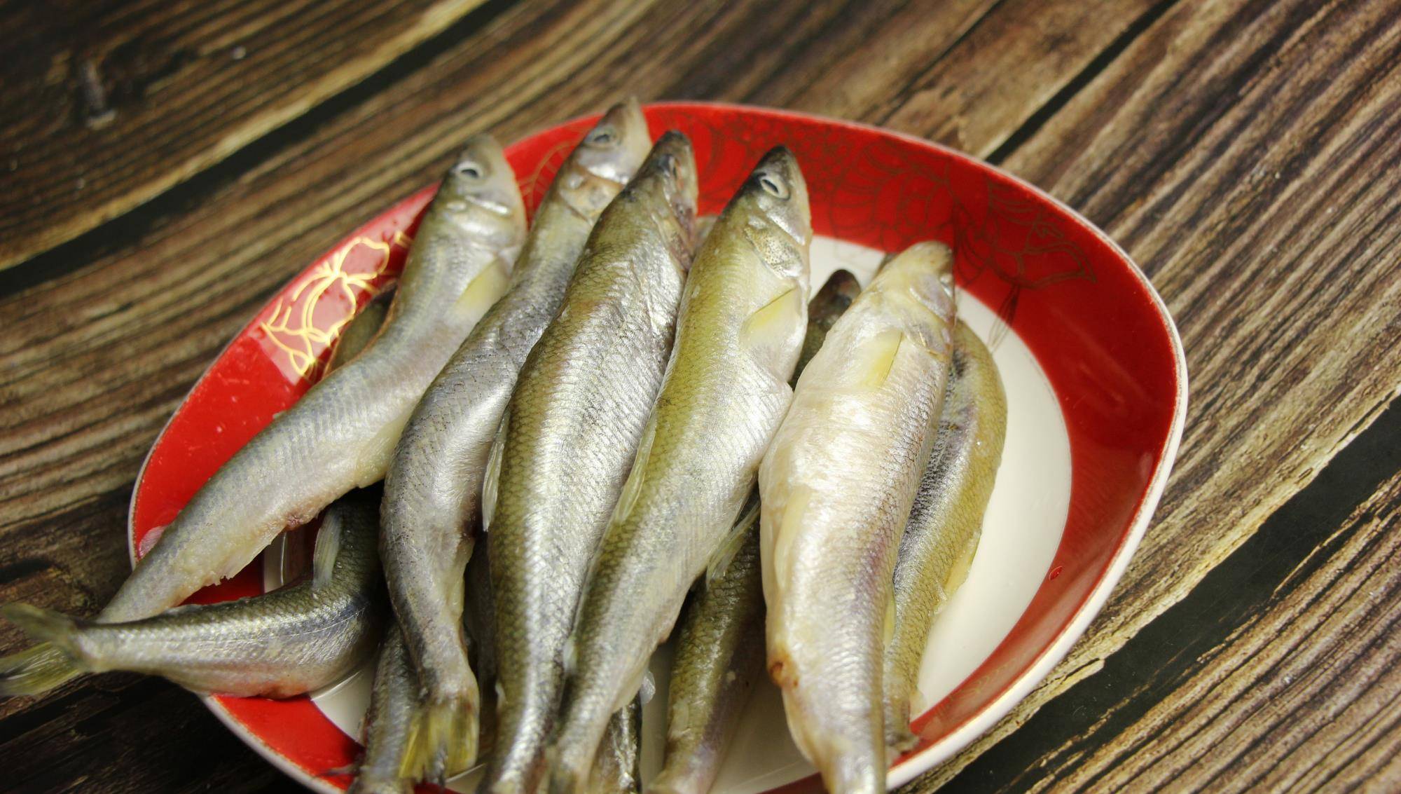 原创这鱼浑身是宝随便煎一煎又香又软嫩一口下去满满都是精华