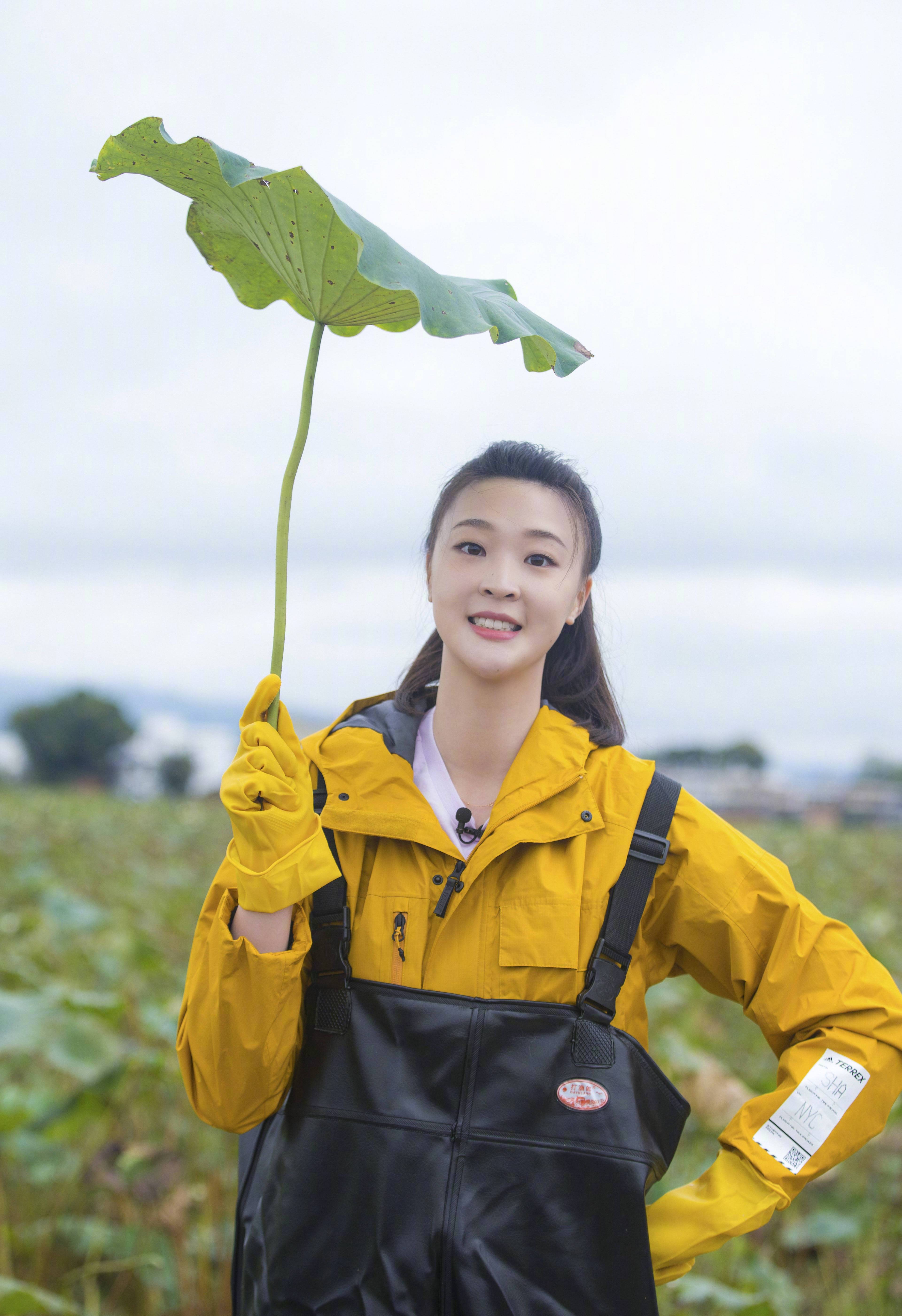 原创惠若琪夸赞自家新球馆颜色我喜欢欢迎来打球