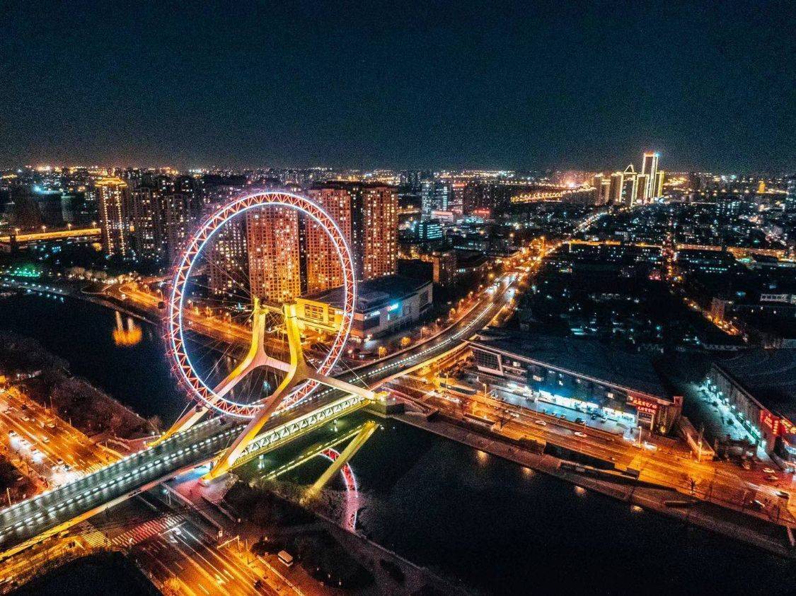 天津这个建在桥上的摩天轮，是幸福的象征，俯瞰璀璨耀眼城市夜景