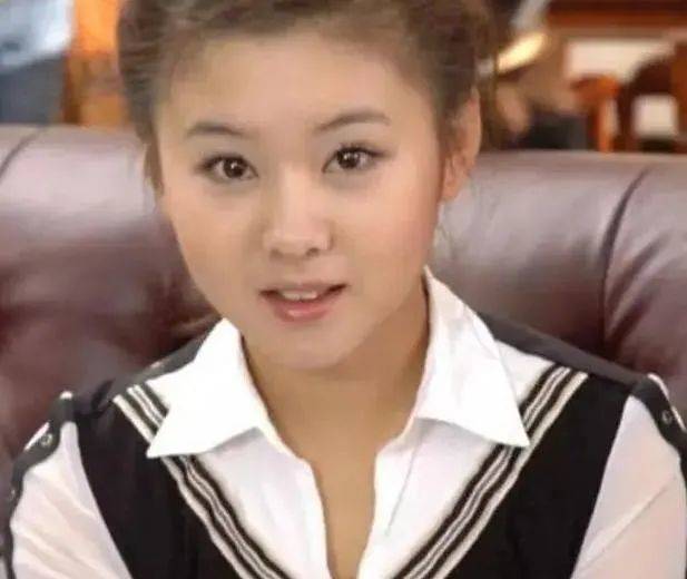 冯巩的"女儿",被誉为娱乐圈最干净的女艺人,初吻都是老公的_李小萌