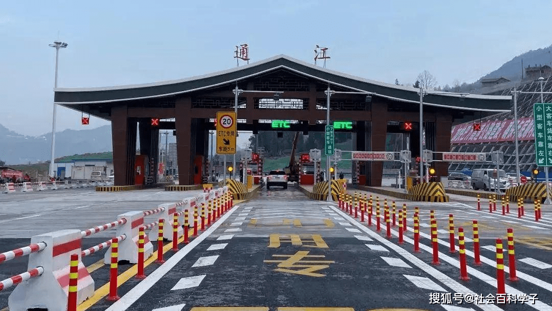 北上出川大通道的绵万高速西联成渝东达陕渝