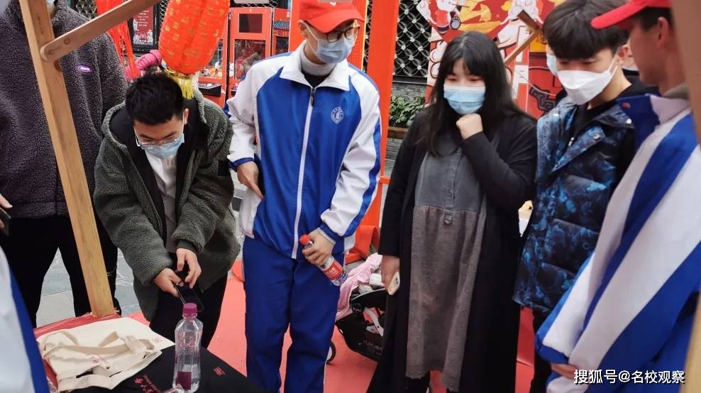 辞旧迎新过寒假,石室学子宽窄巷子传播中国文化