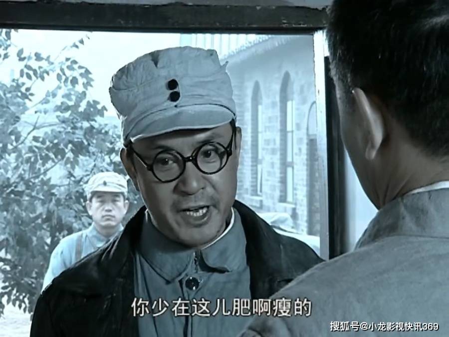 亮剑:难怪李云龙授少将不服气,你看他和上级旅长差多少?_陈赓