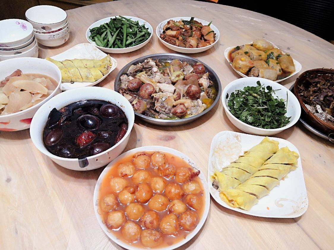 广东小伙陪媳妇回娘家岳母准备一桌菜网友好岳母都是别人的