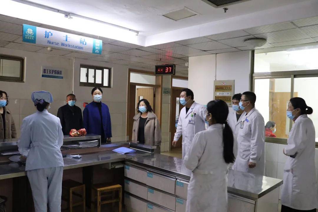 菏泽开发区中心医院院领导班子为值班人员送上新春的祝福