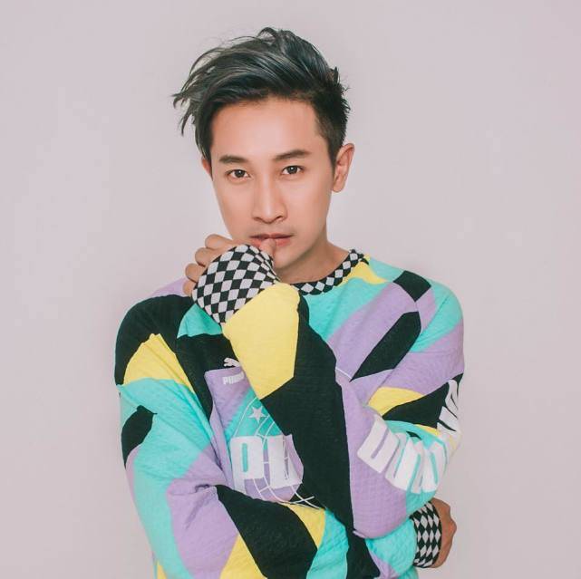 邱凯伟把爱子取名为"travis",预示着希望儿子长大成人后能在人生旅途