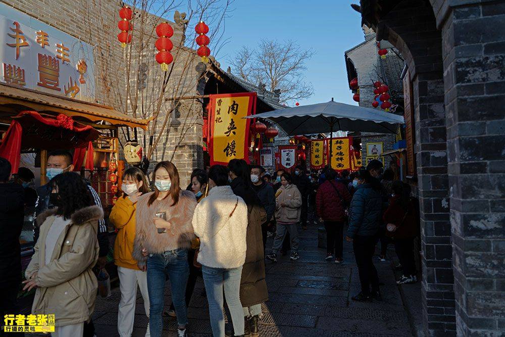 原创宝鸡人的年味儿,逛吃逛吃,西府老街品美食,大老碗咥裤带面