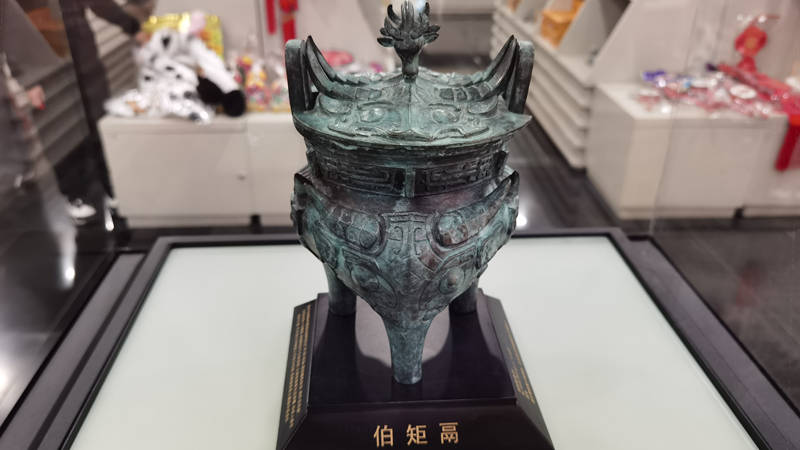 期间有"牛年忘返,首伯牛陪您一起过牛年"活动,不仅春节不抬杆谢瑍烊