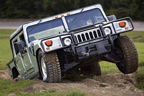 比较大的越野车 23b7a509f1104e3987fcebd53f539a18.jpeg