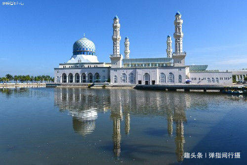 马来西亚“最奇特”的清真寺，“漂浮”在水上，如今成网红景点