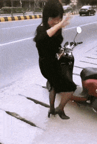 图片[2]-搞笑段子GIF趣图：农村酒席一女子喝一坛子酒，男的都倒下-魔性次元