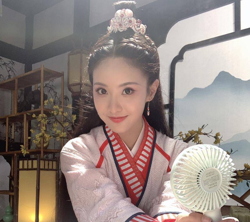 我们先来看一下《猎妖记》的故事梗概:狐族公主青风