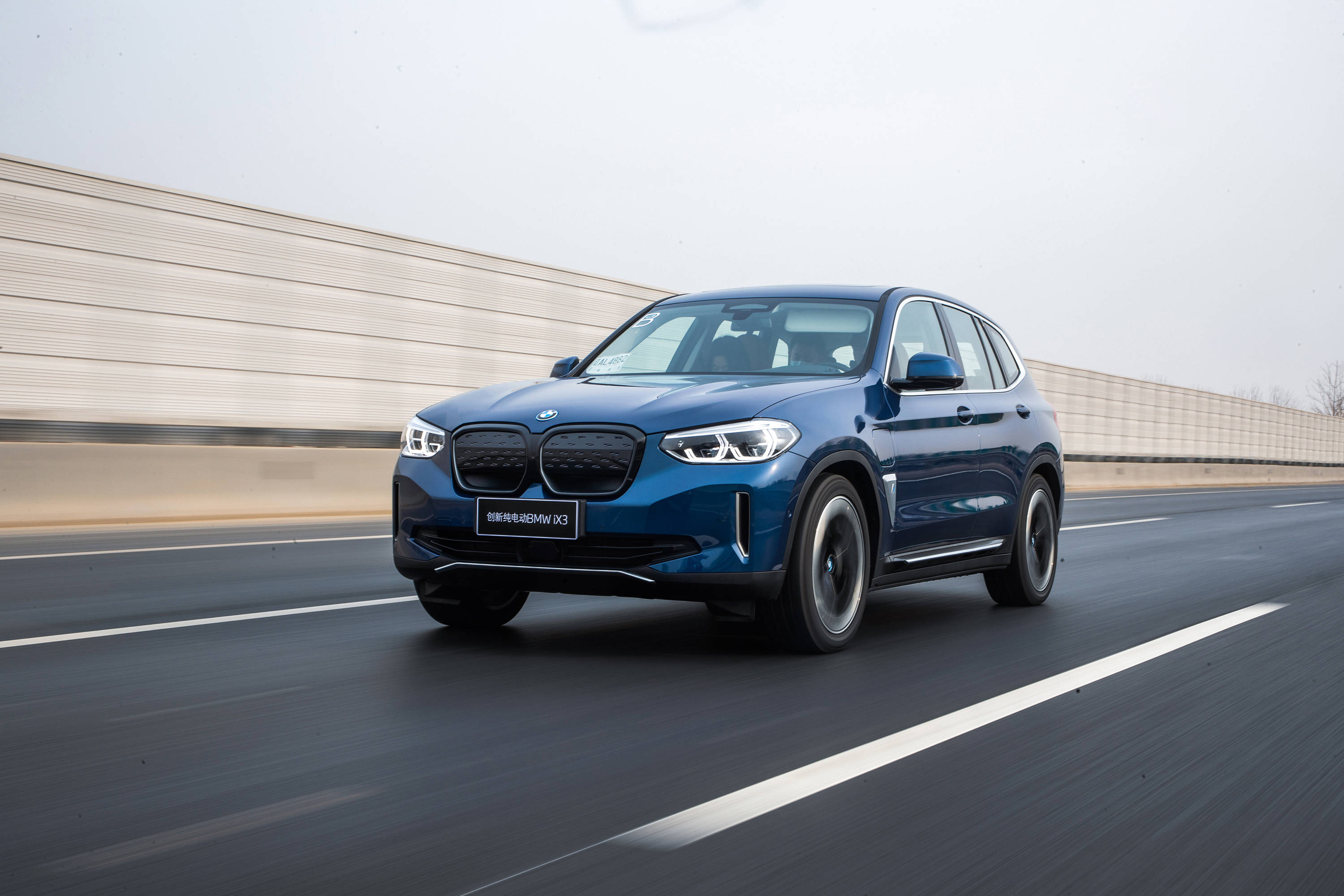 原创预算40万上下特斯拉modely和宝马ix3谁更香