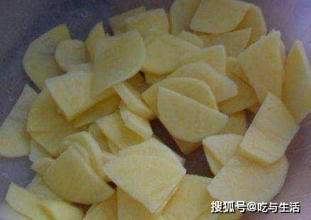土豆泥做薯片的做法 2674e8cb323a449f9dbf2a4b35eb5205.jpeg