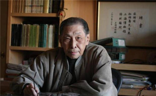 比如次子杜维桓,后来去了美国,进入联合国工作;三子杜维屏,成为一名