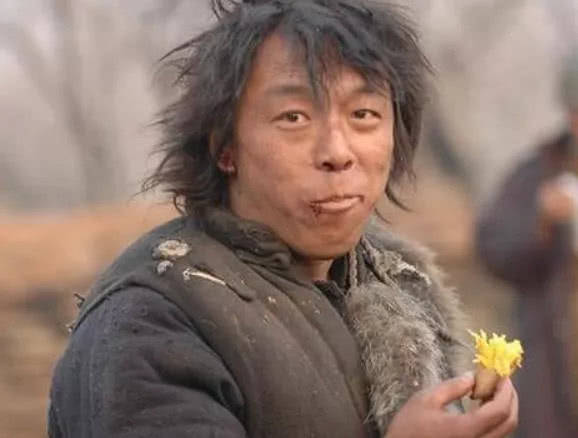 同样是演员扮演乞丐,黄渤刘亦菲接地气,而她却被称为最美乞丐!
