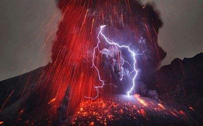 为什么有些火山喷发的时候，会带有大量的闪电？