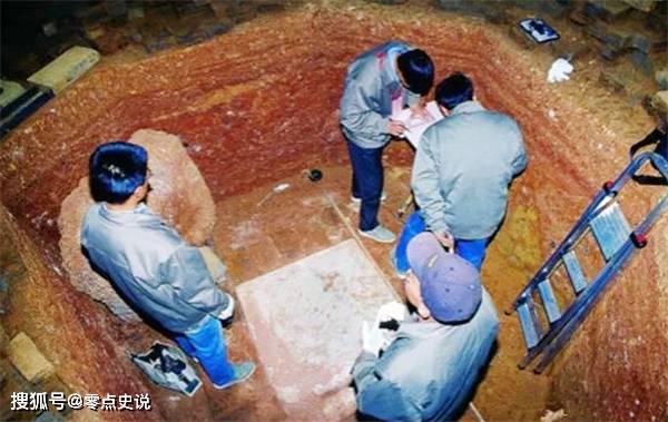 雷峰塔崩塌77年后，修缮人员在塔内挖出一密室，打开发现意外之喜