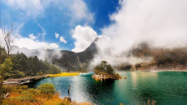 螺髻山，古老冰川的遗迹和温泉瀑布的相遇