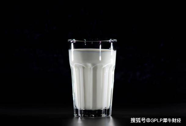 蒙牛纯甄酸奶现不明黑色异物 用户投诉称“太恶