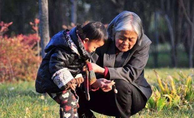 原创孩子奶奶想把孙子接回老家带宝妈坚决不同意我宁愿花钱请保姆