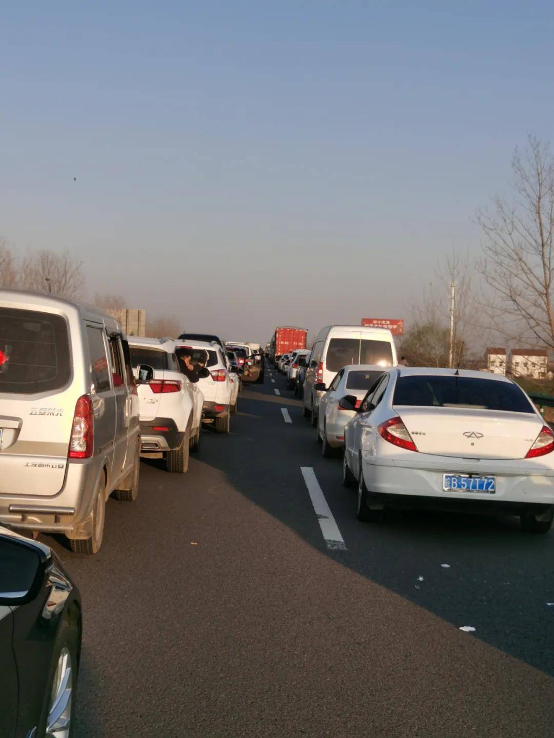 堵堵堵!去合肥的高速上他们快崩溃了!