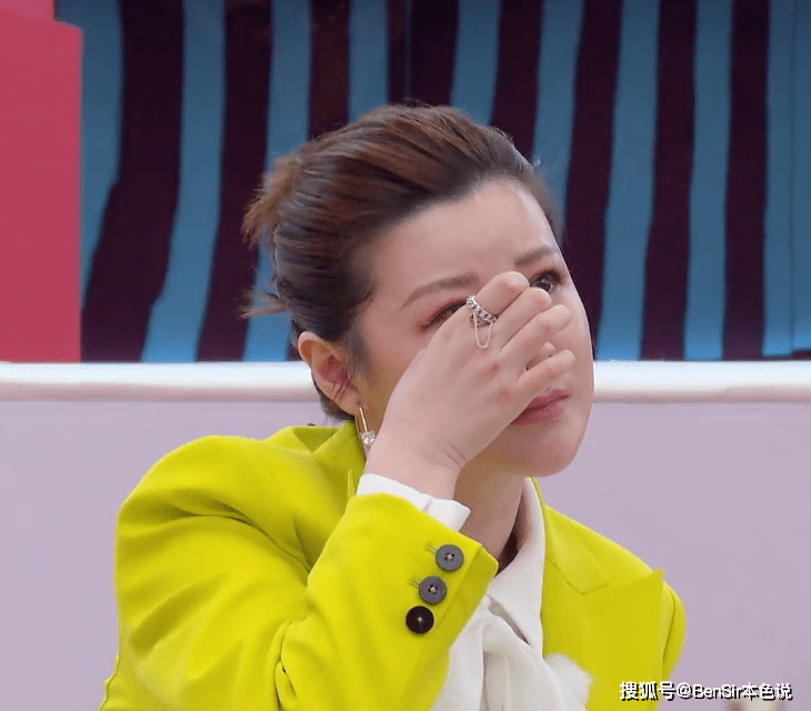 舞台上姐姐卖惨,台下杜华流泪魏雪漫表情复杂,她们曾经历过什么