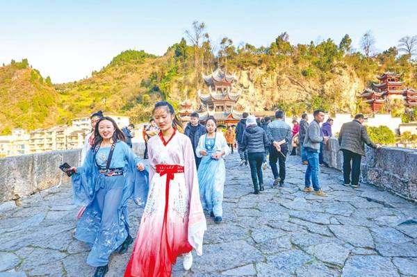 我州春节期间旅游市场火爆 接待游客315.16万人次 实现旅游综合收入38.25亿元