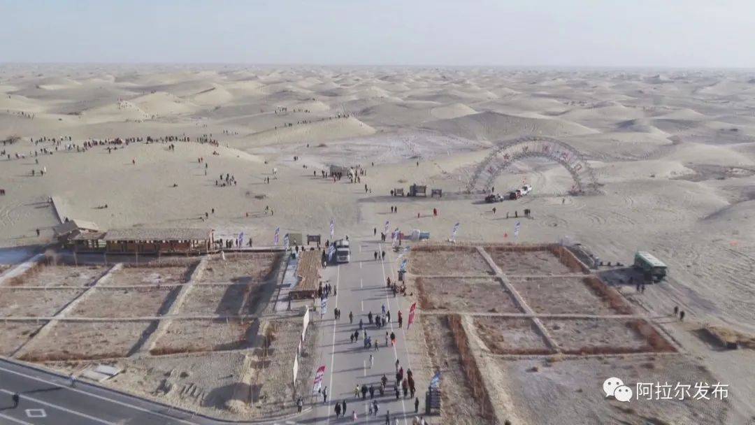 漂亮！​沙漠之门景区春节游客接待量超10万人
