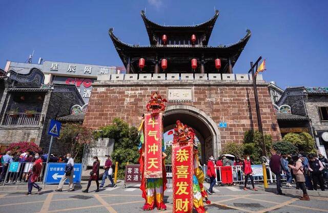 创新高！深圳甘坑客家小镇春节迎游客超18万人